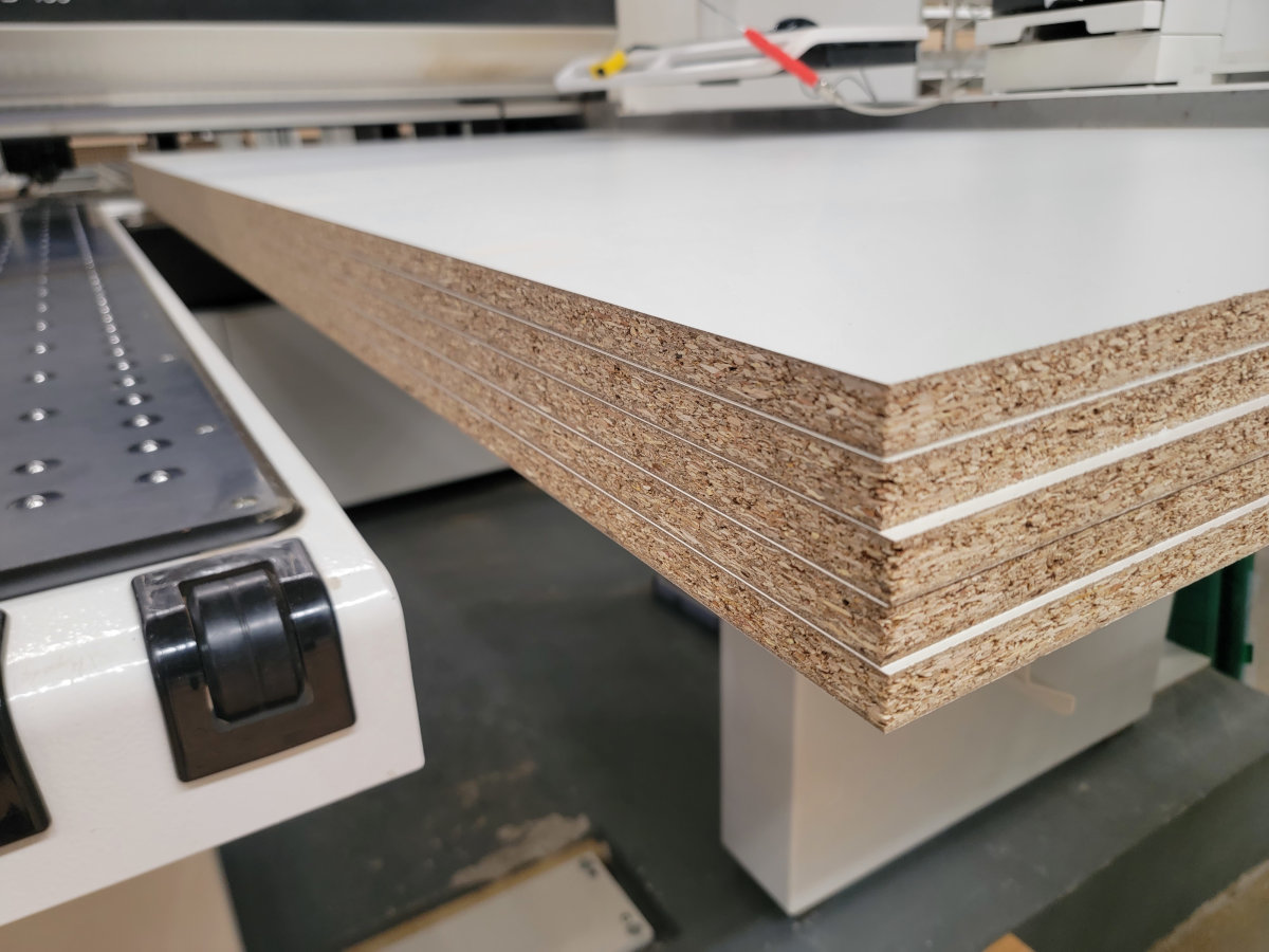 Our client uses our blade (tooth form is MMT) to cut this massive wood with two abrasive anti-slippery lines, it cuts more than 1000 pieces but other blade from top European producer cuts max. 20 pieces.